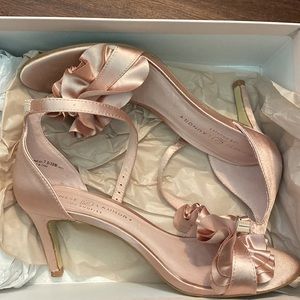 Blush pink satin Chinese Laundry shoes 7.5